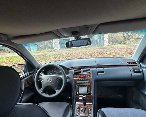 Мерседес Е-Класс 2001 в Путиле на Automoto.ua Синий Мерседес Е-Класс, объемом двигателя 3.2 л и пробегом 545 тыс. км за 3000 $, фото 6 на Automoto.ua