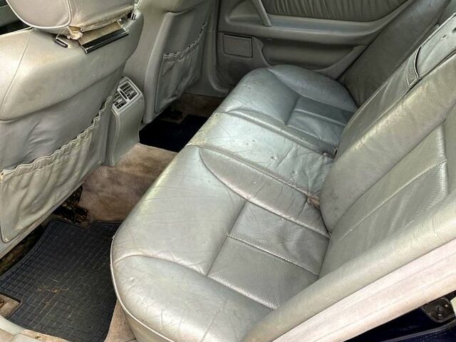 Синий Мерседес Е-Класс, объемом двигателя 2.2 л и пробегом 333 тыс. км за 2600 $, фото 10 на Automoto.ua