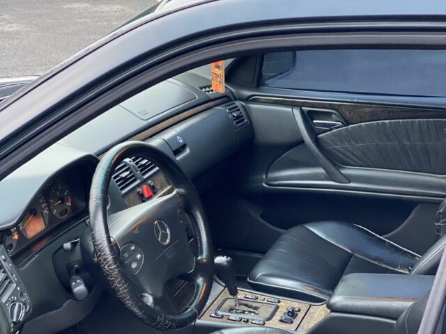 Синий Мерседес Е-Класс, объемом двигателя 2.2 л и пробегом 350 тыс. км за 3550 $, фото 10 на Automoto.ua