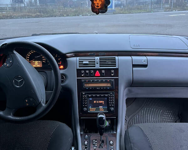 Синій Мерседес Е-Клас, об'ємом двигуна 3.22 л та пробігом 372 тис. км за 4300 $, фото 10 на Automoto.ua