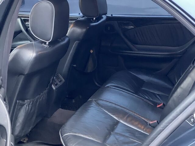 Синий Мерседес Е-Класс, объемом двигателя 2.2 л и пробегом 350 тыс. км за 3550 $, фото 13 на Automoto.ua