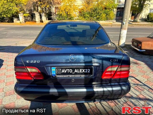 Синій Мерседес Е-Клас, об'ємом двигуна 2.2 л та пробігом 300 тис. км за 2699 $, фото 5 на Automoto.ua