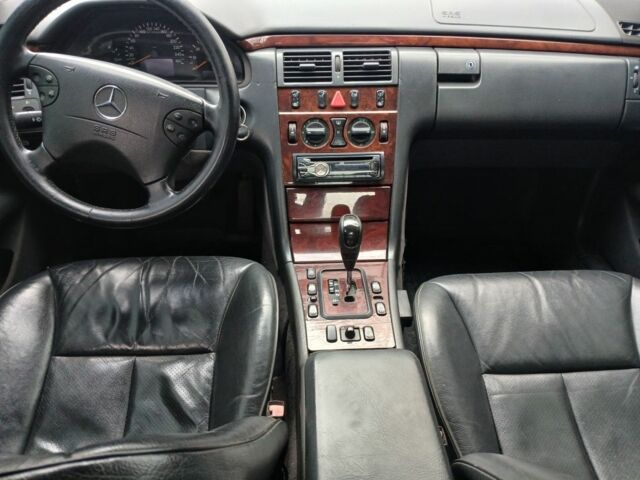 Синий Мерседес Е-Класс, объемом двигателя 2 л и пробегом 300 тыс. км за 3800 $, фото 16 на Automoto.ua