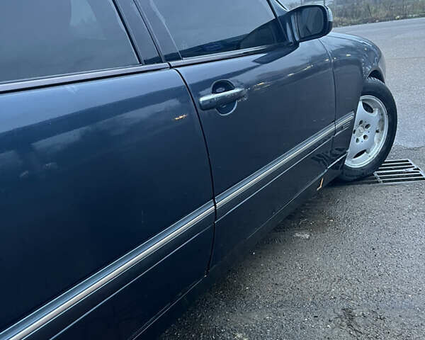 Синій Мерседес Е-Клас, об'ємом двигуна 3.22 л та пробігом 372 тис. км за 4300 $, фото 7 на Automoto.ua