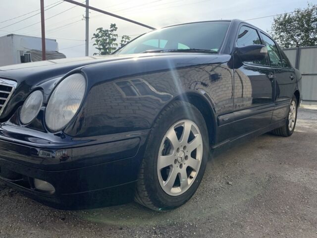 Синий Мерседес Е-Класс, объемом двигателя 2.1 л и пробегом 376 тыс. км за 4100 $, фото 11 на Automoto.ua