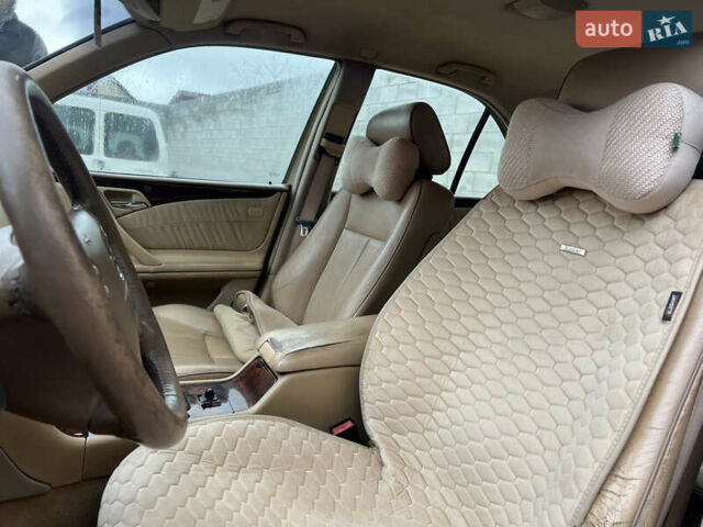 Синий Мерседес Е-Класс, объемом двигателя 3.23 л и пробегом 500 тыс. км за 2850 $, фото 11 на Automoto.ua