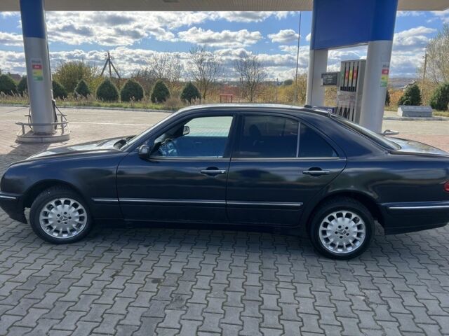 Мерседес Е-Класс 2001 в Жовкве на Automoto.ua Синий Мерседес Е-Класс, объемом двигателя 2.7 л и пробегом 299 тыс. км за 3649 $, фото 4 на Automoto.ua