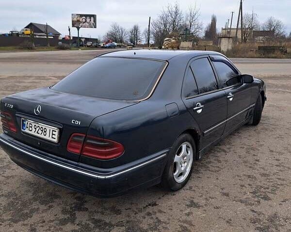 Синий Мерседес Е-Класс, объемом двигателя 2.2 л и пробегом 400 тыс. км за 2850 $, фото 19 на Automoto.ua