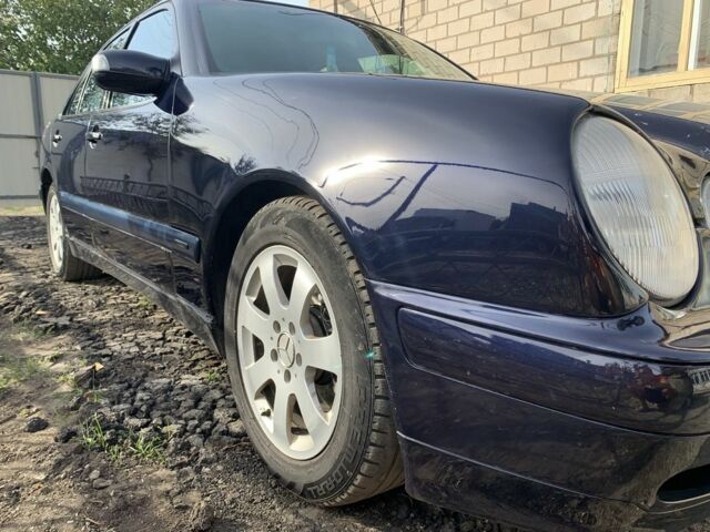 Синий Мерседес Е-Класс, объемом двигателя 2.1 л и пробегом 376 тыс. км за 4100 $, фото 10 на Automoto.ua