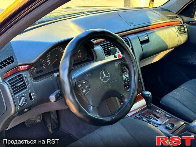 Синій Мерседес Е-Клас, об'ємом двигуна 2.2 л та пробігом 300 тис. км за 2699 $, фото 9 на Automoto.ua