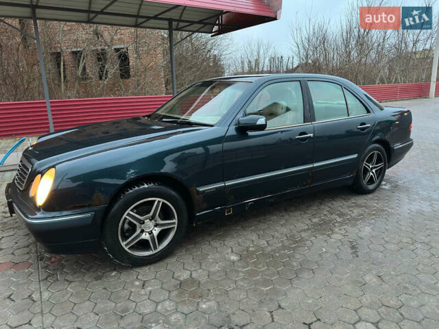 Синий Мерседес Е-Класс, объемом двигателя 3.23 л и пробегом 520 тыс. км за 2200 $, фото 5 на Automoto.ua