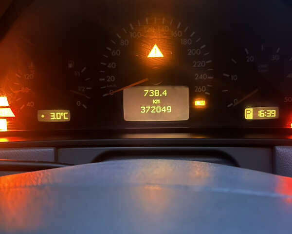 Синій Мерседес Е-Клас, об'ємом двигуна 3.22 л та пробігом 372 тис. км за 4300 $, фото 24 на Automoto.ua