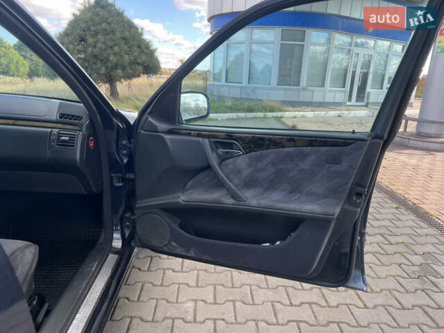 Мерседес Е-Клас 2001 у Жовкві на Automoto.ua Синій Мерседес Е-Клас, об'ємом двигуна 2.69 л та пробігом 299 тис. км за 3349 $, фото 11 на Automoto.ua