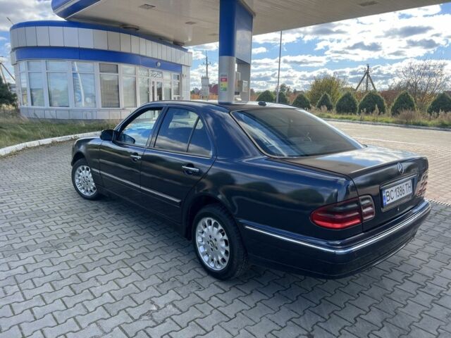 Мерседес Е-Класс 2001 в Жовкве на Automoto.ua Синий Мерседес Е-Класс, объемом двигателя 2.7 л и пробегом 299 тыс. км за 3649 $, фото 3 на Automoto.ua