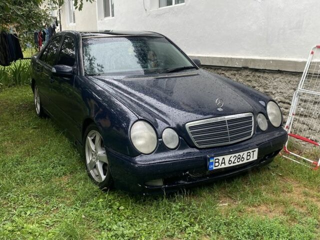 Синий Мерседес Е-Класс, объемом двигателя 2 л и пробегом 300 тыс. км за 3300 $, фото 7 на Automoto.ua