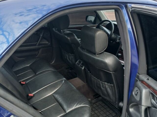 Синий Мерседес Е-Класс, объемом двигателя 2 л и пробегом 300 тыс. км за 3800 $, фото 8 на Automoto.ua