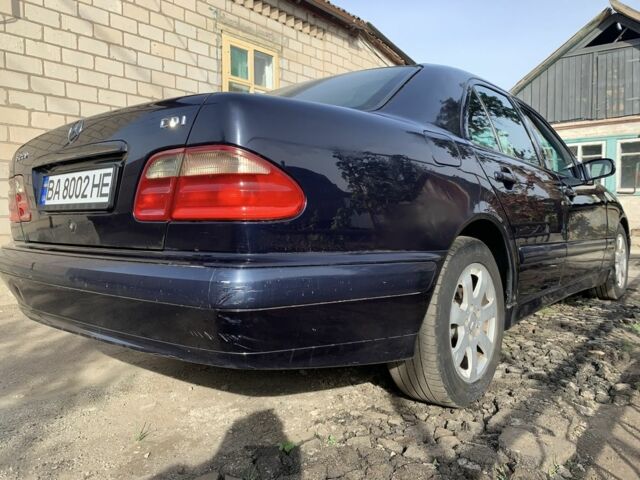 Синий Мерседес Е-Класс, объемом двигателя 2.1 л и пробегом 376 тыс. км за 4100 $, фото 13 на Automoto.ua