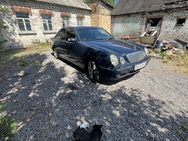 Синій Мерседес Е-Клас, об'ємом двигуна 2 л та пробігом 450 тис. км за 3200 $, фото 5 на Automoto.ua