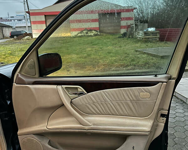 Синий Мерседес Е-Класс, объемом двигателя 3.23 л и пробегом 520 тыс. км за 2200 $, фото 12 на Automoto.ua