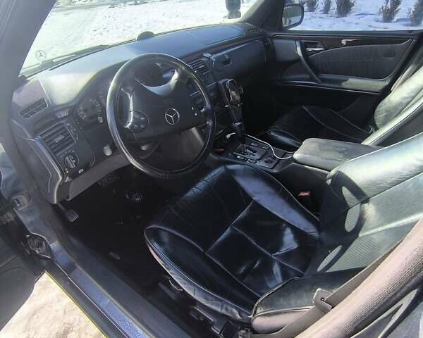 Синий Мерседес Е-Класс, объемом двигателя 2.2 л и пробегом 439 тыс. км за 3800 $, фото 26 на Automoto.ua