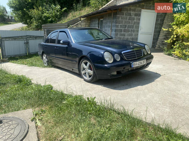 Синій Мерседес Е-Клас, об'ємом двигуна 2 л та пробігом 300 тис. км за 3700 $, фото 8 на Automoto.ua