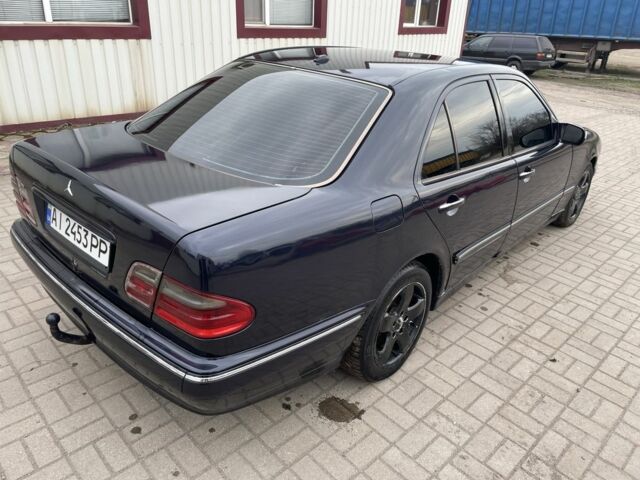 Синий Мерседес Е-Класс, объемом двигателя 2.1 л и пробегом 615 тыс. км за 4000 $, фото 6 на Automoto.ua