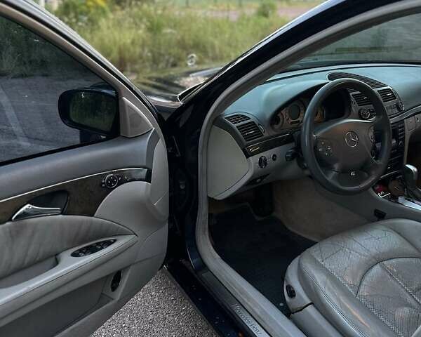 Синій Мерседес Е-Клас, об'ємом двигуна 2.7 л та пробігом 440 тис. км за 6300 $, фото 11 на Automoto.ua