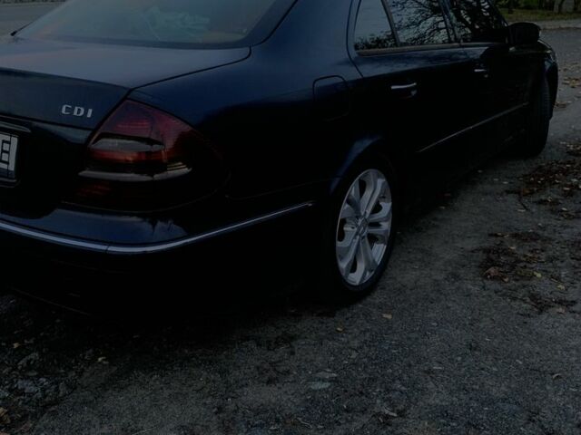 Синий Мерседес Е-Класс, объемом двигателя 2.7 л и пробегом 460 тыс. км за 6000 $, фото 4 на Automoto.ua