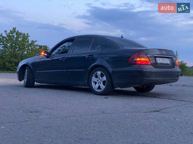 Синий Мерседес Е-Класс, объемом двигателя 2.2 л и пробегом 440 тыс. км за 4300 $, фото 4 на Automoto.ua