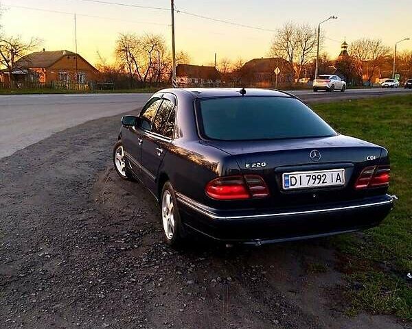 Синий Мерседес Е-Класс, объемом двигателя 2.2 л и пробегом 374 тыс. км за 4800 $, фото 1 на Automoto.ua