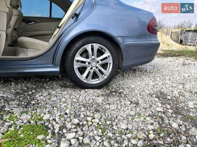 Синий Мерседес Е-Класс, объемом двигателя 3.2 л и пробегом 378 тыс. км за 11900 $, фото 22 на Automoto.ua