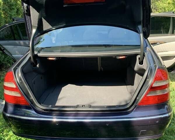 Синий Мерседес Е-Класс, объемом двигателя 2.7 л и пробегом 368 тыс. км за 8500 $, фото 2 на Automoto.ua