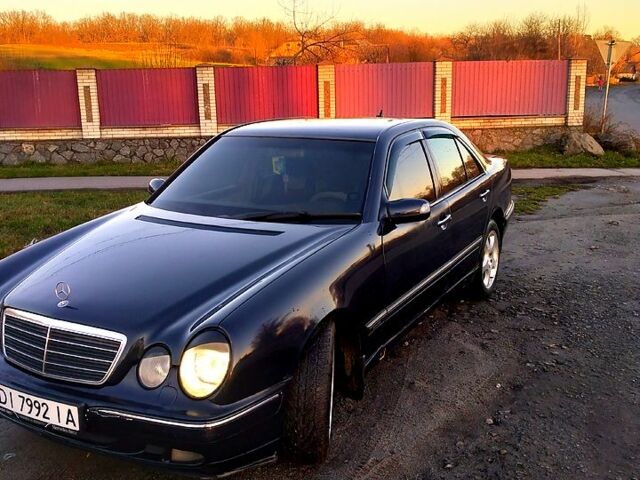 Синий Мерседес Е-Класс, объемом двигателя 2.2 л и пробегом 374 тыс. км за 4800 $, фото 3 на Automoto.ua