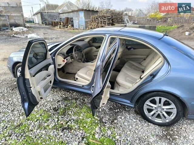 Синий Мерседес Е-Класс, объемом двигателя 3.2 л и пробегом 378 тыс. км за 11900 $, фото 23 на Automoto.ua