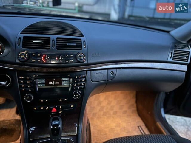 Синій Мерседес Е-Клас, об'ємом двигуна 2.6 л та пробігом 300 тис. км за 5250 $, фото 59 на Automoto.ua