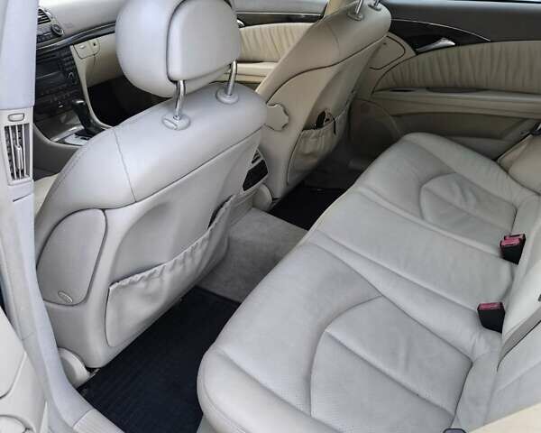 Синий Мерседес Е-Класс, объемом двигателя 3.2 л и пробегом 378 тыс. км за 11900 $, фото 33 на Automoto.ua