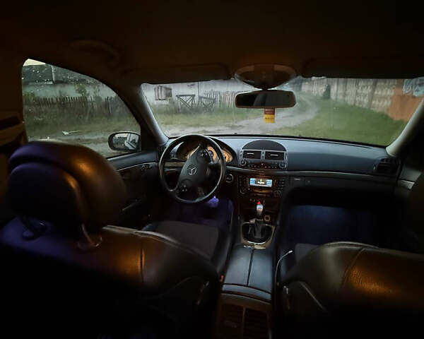 Синий Мерседес Е-Класс, объемом двигателя 2.69 л и пробегом 360 тыс. км за 4900 $, фото 6 на Automoto.ua