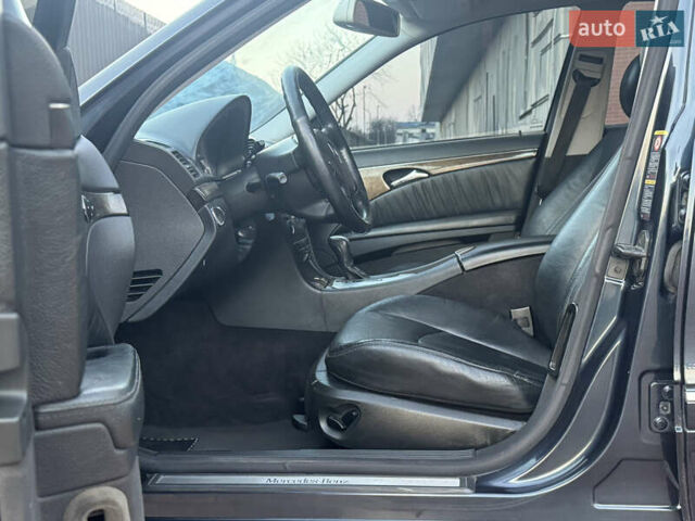 Синій Мерседес Е-Клас, об'ємом двигуна 3.2 л та пробігом 310 тис. км за 6800 $, фото 10 на Automoto.ua