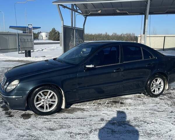 Синий Мерседес Е-Класс, объемом двигателя 1.8 л и пробегом 304 тыс. км за 5100 $, фото 3 на Automoto.ua