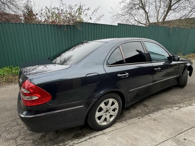 Синий Мерседес Е-Класс, объемом двигателя 2.7 л и пробегом 384 тыс. км за 3350 $, фото 2 на Automoto.ua