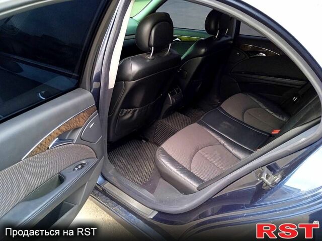 Синий Мерседес Е-Класс, объемом двигателя 2.1 л и пробегом 400 тыс. км за 6700 $, фото 9 на Automoto.ua