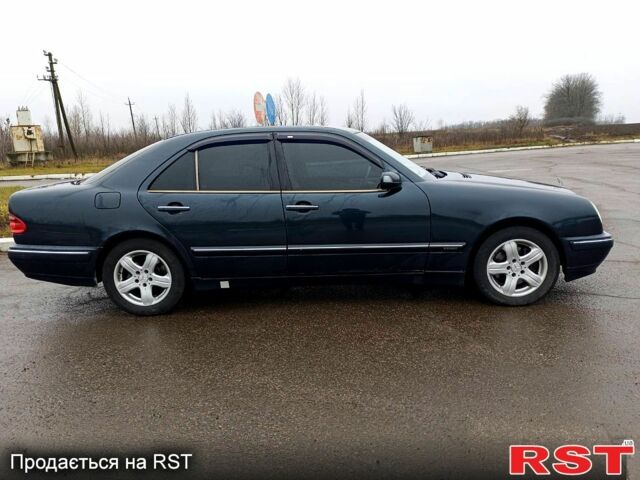 Синий Мерседес Е-Класс, объемом двигателя 3.2 л и пробегом 0 тыс. км за 5000 $, фото 4 на Automoto.ua