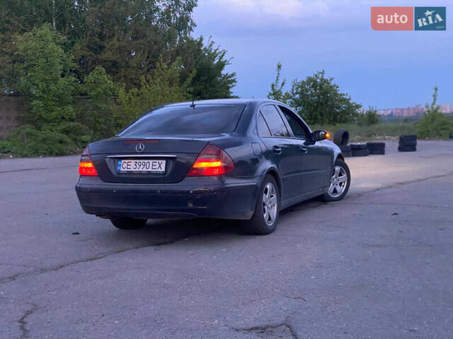 Синий Мерседес Е-Класс, объемом двигателя 2.2 л и пробегом 440 тыс. км за 4300 $, фото 3 на Automoto.ua
