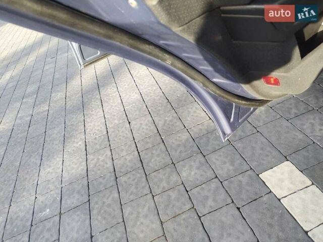 Синій Мерседес Е-Клас, об'ємом двигуна 2.2 л та пробігом 292 тис. км за 6400 $, фото 29 на Automoto.ua