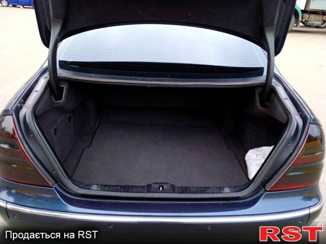 Синий Мерседес Е-Класс, объемом двигателя 2.1 л и пробегом 400 тыс. км за 6700 $, фото 7 на Automoto.ua