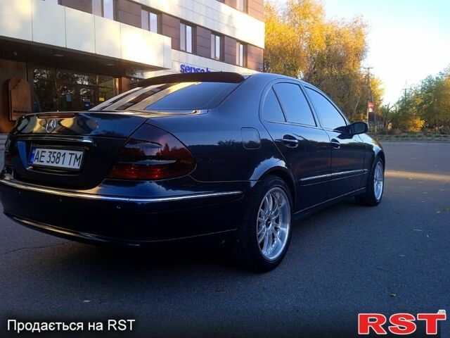 Синий Мерседес Е-Класс, объемом двигателя 2.1 л и пробегом 400 тыс. км за 6700 $, фото 2 на Automoto.ua