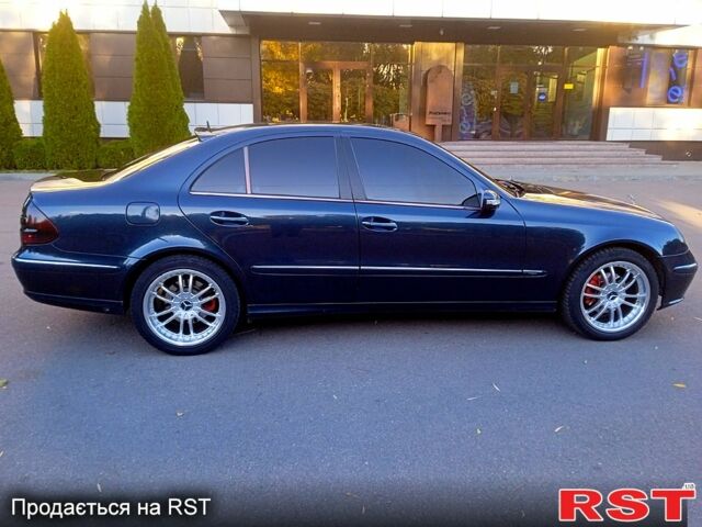 Синий Мерседес Е-Класс, объемом двигателя 2.1 л и пробегом 400 тыс. км за 6700 $, фото 3 на Automoto.ua