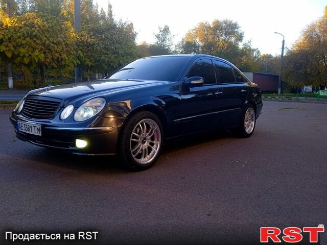 Синий Мерседес Е-Класс, объемом двигателя 2.1 л и пробегом 400 тыс. км за 6700 $, фото 5 на Automoto.ua