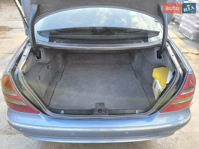 Синий Мерседес Е-Класс, объемом двигателя 3.2 л и пробегом 378 тыс. км за 11900 $, фото 28 на Automoto.ua