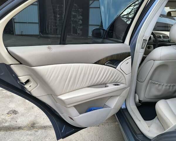 Синий Мерседес Е-Класс, объемом двигателя 3.2 л и пробегом 378 тыс. км за 11900 $, фото 35 на Automoto.ua